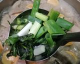 Foto langkah ke 5 dari resep Sup Sayuran Bakso Sosis.