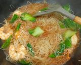 Foto langkah ke 5 dari resep Bihun Udang Pedas.