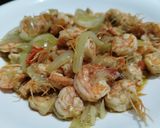 Foto langkah ke 6 dari resep Udang Saus Mentega Bawang Putih.