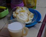 Foto langkah ke 4 dari resep Telur Ceplok Kuah Kuning Sedap🍲.