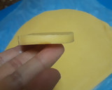 Foto del paso 3 de la receta: Alfajores sablee (bañados en chocolate, c/ crocante de maní)