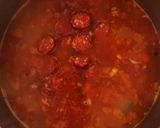 Kolbászos fejtett bableves galuskával recept fázis 4 fotója