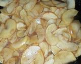 صورة لخطوة 1 من وصفة كيكة التفاح 🍎