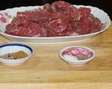 Foto del paso 1 de la receta: Lomo saltado con brócoli y pimiento morrón rojo
