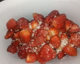 A picture of step 3 of Frozen strawberries.
