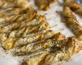 Foto del paso 5 de la receta: Lacitos de hojaldre con pesto rosso