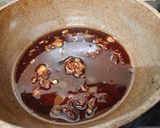 Hình bước làm 2 của món Cá Chỉ Vàng Kho Tiêu