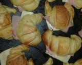 Foto del paso 4 de la receta: Medialunas de manteca para rellenar con jamón y queso