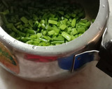 A picture of step 1 of Cluster beans.