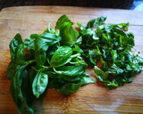 Foto del paso 1 de la receta: Salsa pesto con avellanas