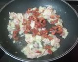 Foto del paso 4 de la receta: 🍳 Tortilla de patatas con queso, chorizo y bacon