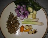 Foto langkah ke 1 dari resep Ayam goreng bumbu kuning jodha.
