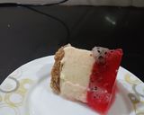 A picture of step 8 of Strawberry jelly and Dragonfruit cheese cake.