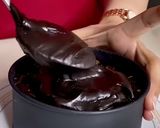 A picture of step 7 of Chocolate biscuit cake.