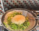 Foto langkah ke 3 dari resep Mie Goreng Kangkung.