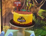 Foto del paso 8 de la receta: Torta de cumpleaños Dinosaurios (sin gluten)