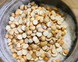 A picture of step 1 of Roasted gram coconut chutney.