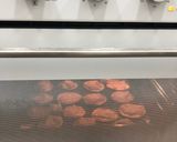 Foto del paso 5 de la receta: Mini pizzas de berenjena y lomo de cerdo