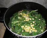 Foto langkah ke 3 dari resep Sayur Bening Bayam dan Jagung Manis.