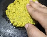 A picture of step 5 of Moong thaalipeeth.