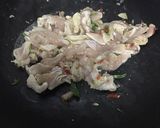 รูปขั้นตอนการทำที่ 1 ของ “ผัดกระเพราอกไก่”