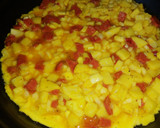 Foto del paso 4 de la receta: Tortilla con papas, chorizo y cebolla, gratinada con queso