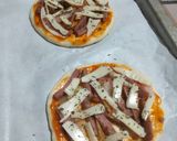 Foto langkah ke 5 dari resep Pizza mini empuk.