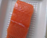 Foto langkah ke 1 dari resep Baby asparagus salmon with black paper.