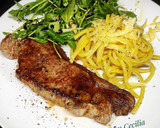 Foto del paso 3 de la receta: Filete vacuno a la plancha con pasta fresca y hojas verdes 😋