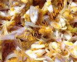 A picture of step 3 of Onion pakodi.