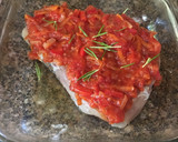 Foto del paso 2 de la receta: Pez espada con salsa y papines (horno)