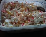 Foto del paso 3 de la receta: Ensalada de surimi con 4 ingredientes