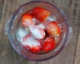 Foto langkah ke 2 dari resep Strawberry Yakult.