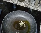 Foto del paso 2 de la receta: Alcachofas con navajuelas en salsa verde