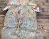 Foto del paso 9 de la receta: Pollo relleno con guarnición