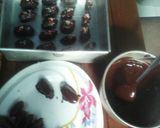 Foto langkah ke 7 dari resep Kurma isi almond lapis coklat praktis(kuis moncok).