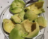 Foto del paso 2 de la receta: Aguacate relleno de carne con mostaza y miel