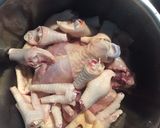 Hình bước làm 1 của món Chân gà tây nấu nấm hương