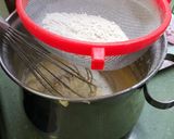 Foto del paso 3 de la receta Pastas corazón de chocolate frutas y figuritas
