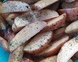 Foto langkah ke 2 dari resep Potato Wedges.