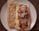 Foto del paso 4 de la receta: Bocadillo de pollo, queso, bacon y salsa al whisky
