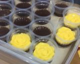 Foto langkah ke 5 dari resep Puding Mawar Jeruk Lapis Coklat.