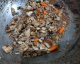 Foto langkah ke 5 dari resep Tuna Suwir Pedas Enak Sederhana.