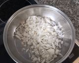 Foto del paso 2 de la receta: Merluza con salsa de champiñones y anacardos