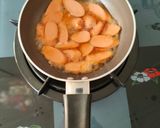 Hình bước làm 3 của món Xúc xích rim nước mắm