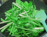 A picture of step 4 of Malaysian Stir Fry Water Spinach with Shrimp Paste 馬來西亞蝦醬炒通菜.