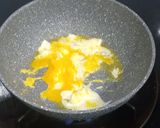 Foto langkah ke 1 dari resep Nasi goreng mentega telor.