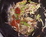 व्हेज हाका नूडल्स (veg hakka noodles recipe in marathi) रेसिपी स्टेप 2 फोटो 