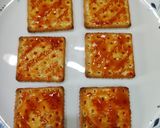 A picture of step 1 of Cream cracker pizza bites.