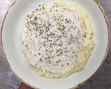 Foto langkah ke 6 dari resep Mashed Potatoes with Creamy Sauce.